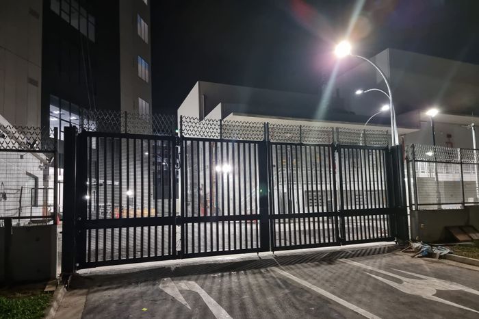 IWA14 & LPS1175 Terra Bi-fold Gate
