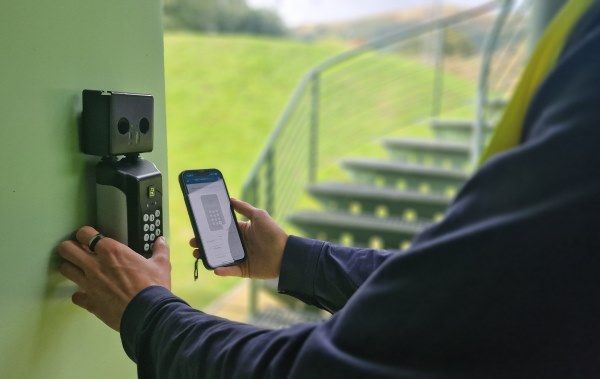 Making sure keyholding is not an obstacle in securing and turning-around void property 