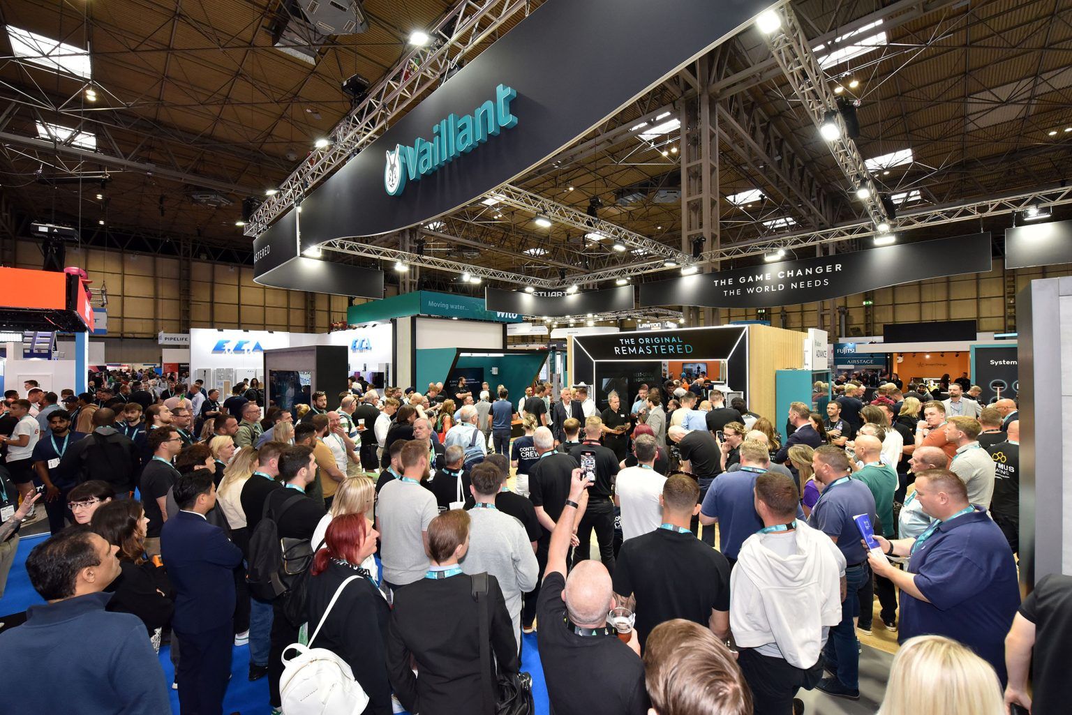 InstallerSHOW crowd