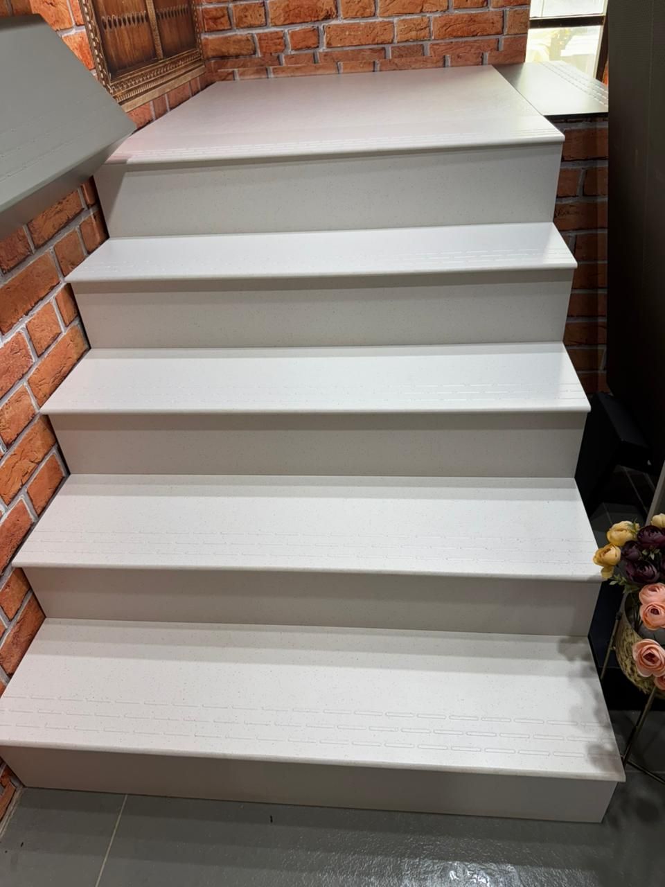 300X1200 & 300X1000MM STEP TILE