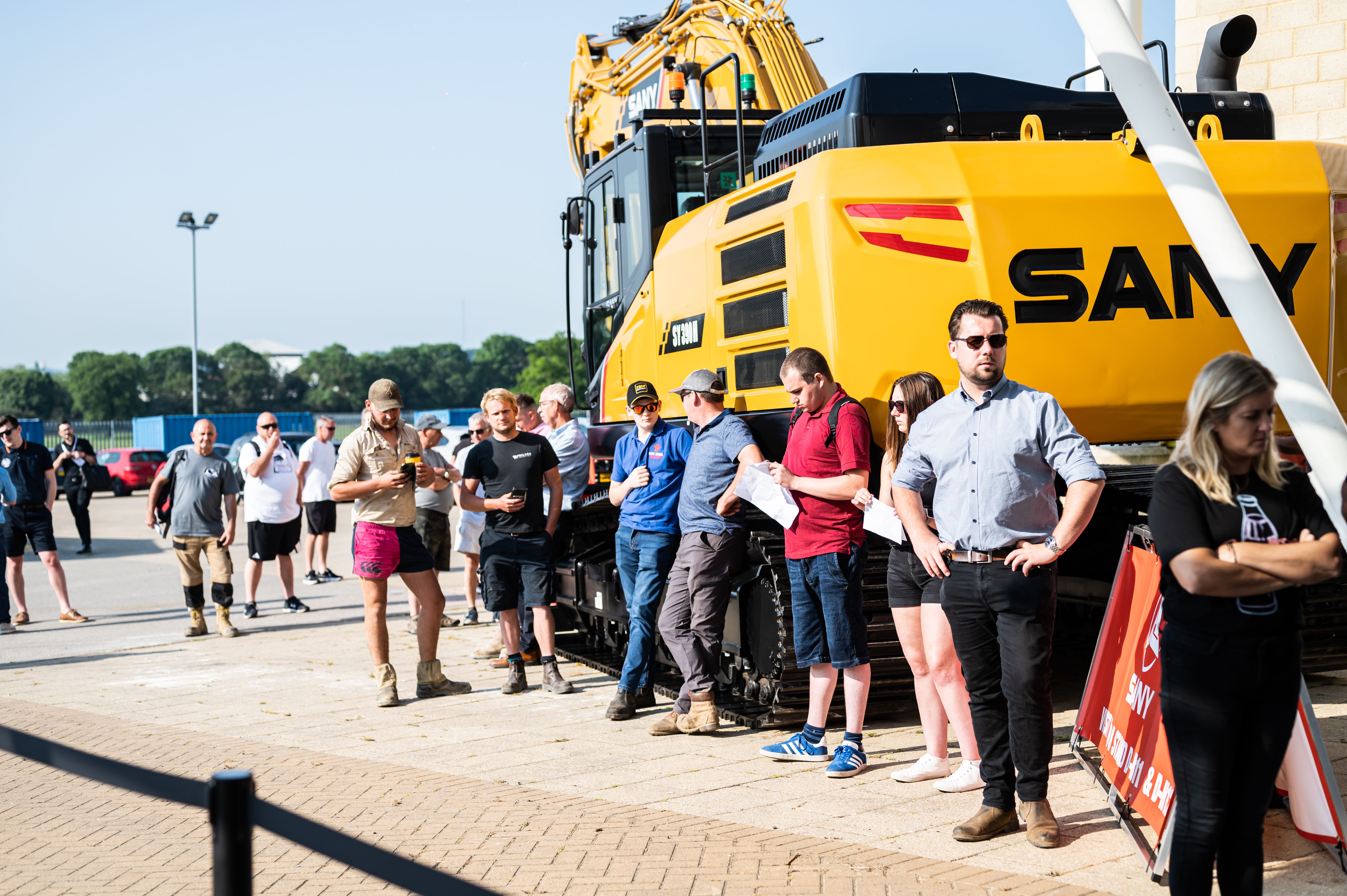 Add to basket? Not for a 20-tonne machine – Amazon doesn’t do big kit, but PlantWorx does
