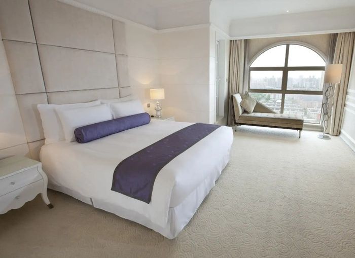 Shanghai-Rooms-Chairman Suite