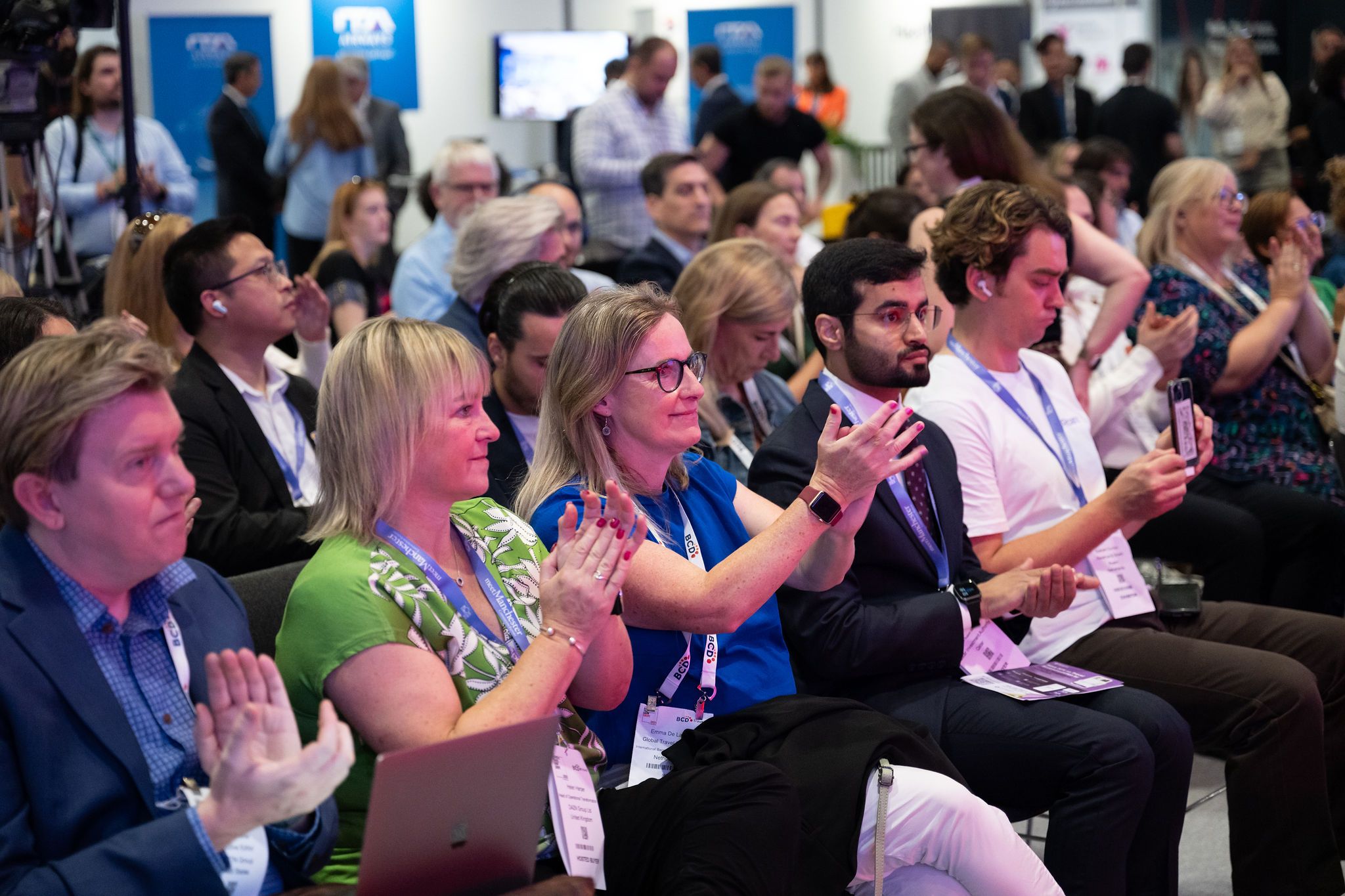 conference audience clapping
