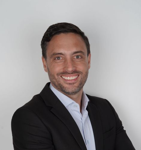 Simon Baptist - Visa