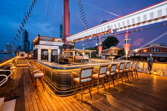 Sirimahannop, Asiatique the Riverfront