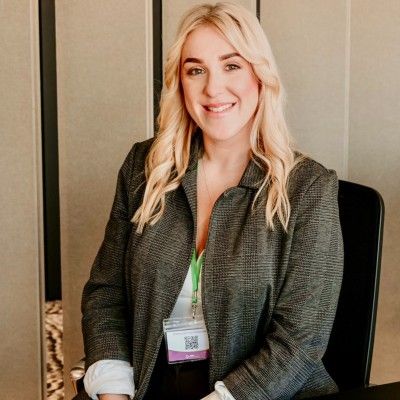 Steph Worthington