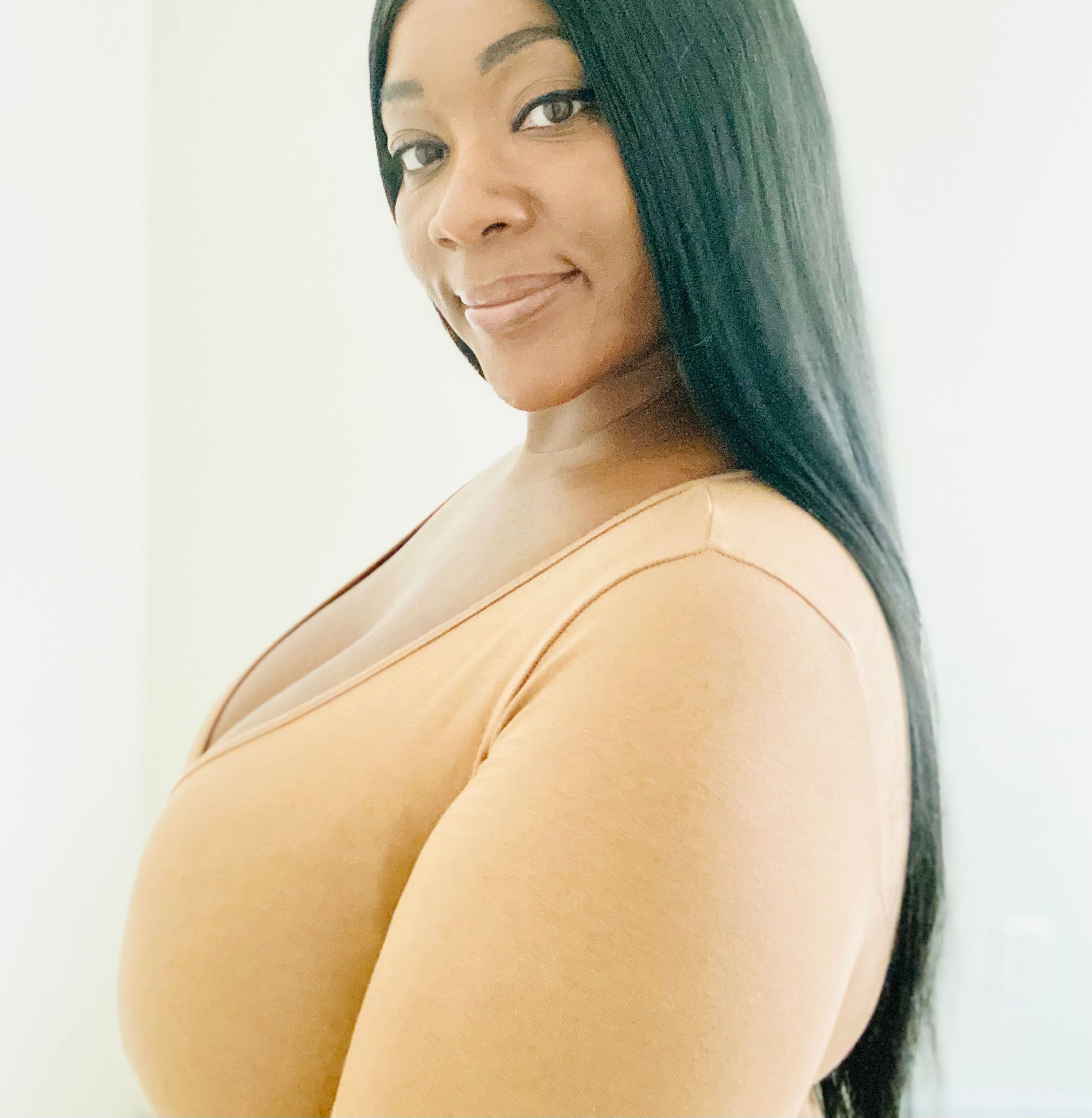 Li'Marie Hayes - Founder of SImpLi's DeCor LLC