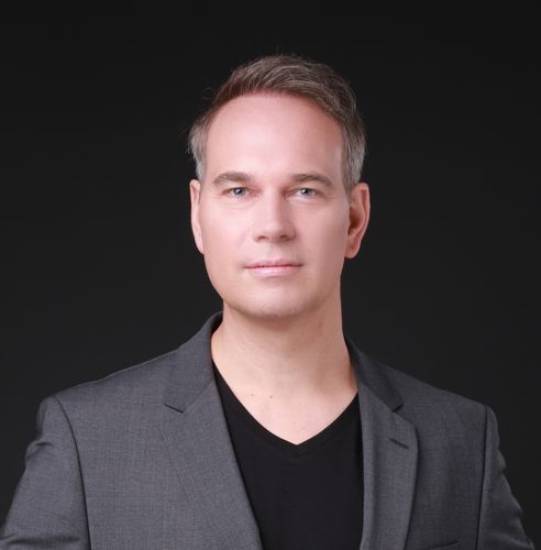 Speaker profile image for Erik Behrens
