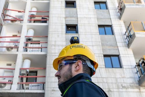 Builders could soon be wearing cameras on their hard hats to gather data that automatically updates project plans