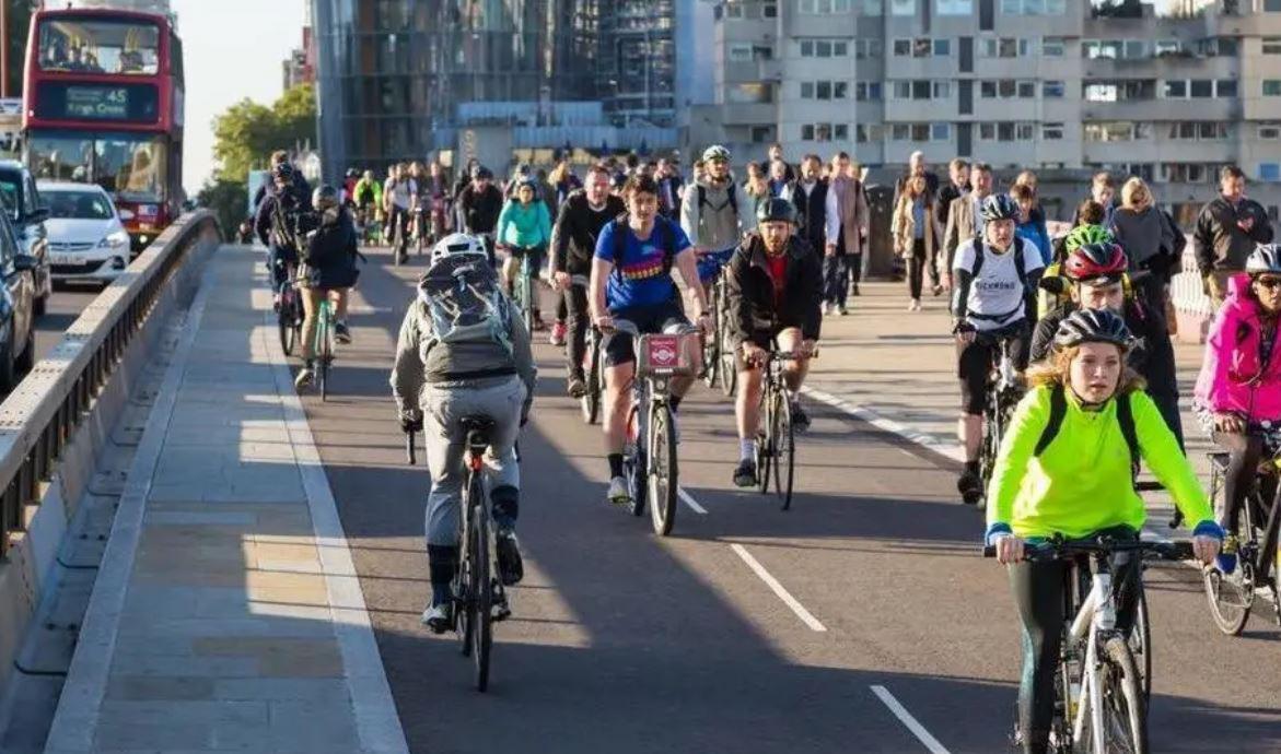 Living along London's Cycle Superhighways: TfL masterplan aims to triple the number of people living near bike networks by 2024