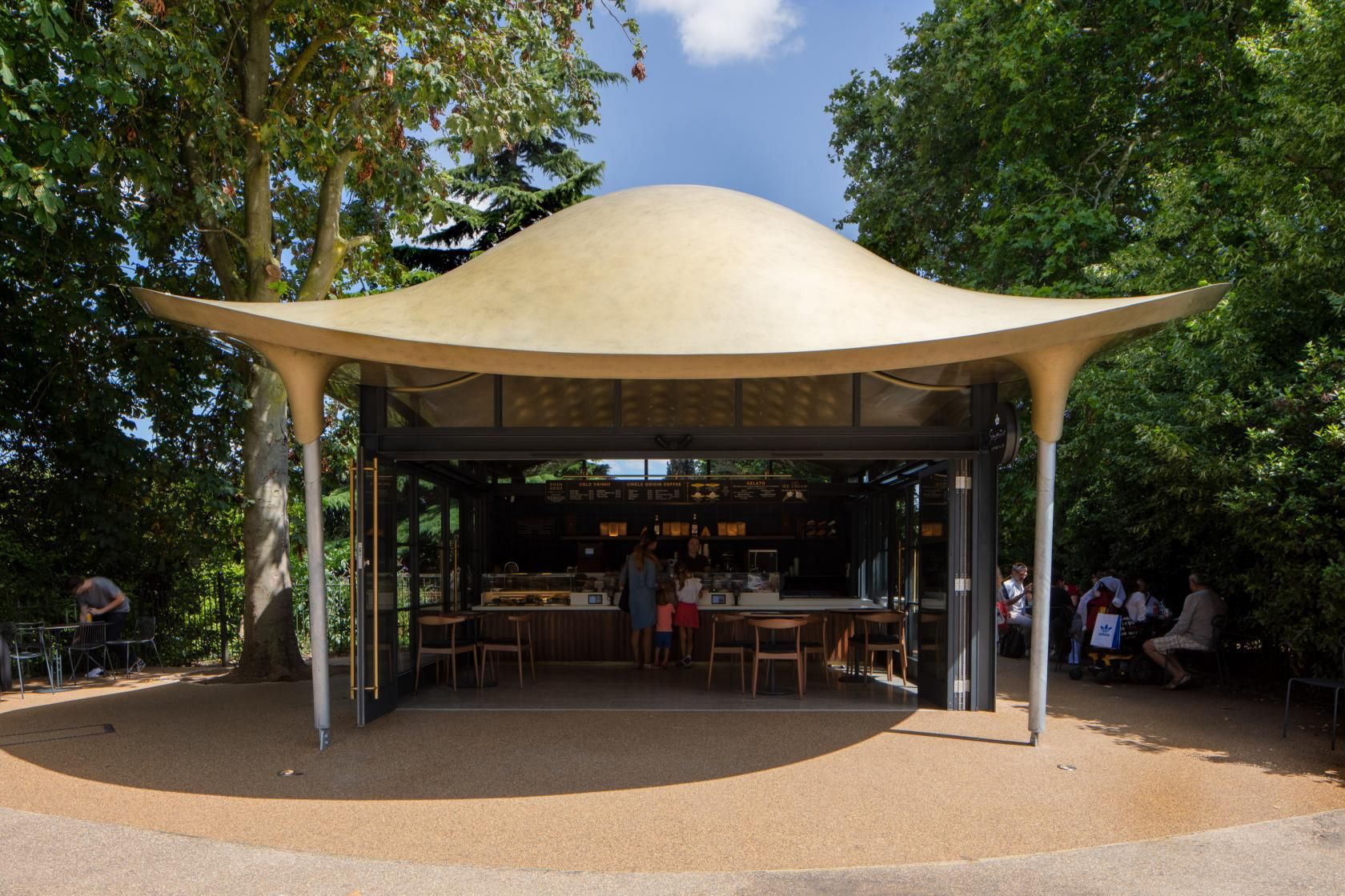 A sculptural coffee house by Mizzi Studio lands in London’s Hyde Park