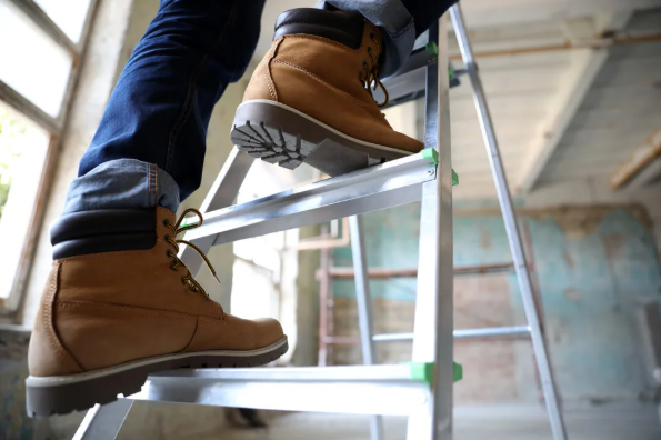 Lifeline Launches Mental Health Guide for Tradespeople