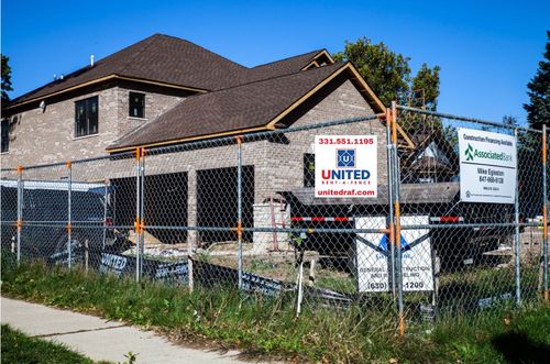 Chicagoland's leader in temporary fence and crowed control barricades