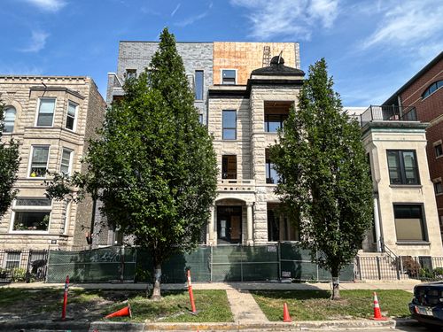Home Building Type Residential Vintage Sheffield Avenue Greystone Shows Off Brick-Clad Addition In Wrigleyville