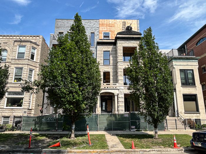 Home Building Type Residential Vintage Sheffield Avenue Greystone Shows Off Brick-Clad Addition In Wrigleyville