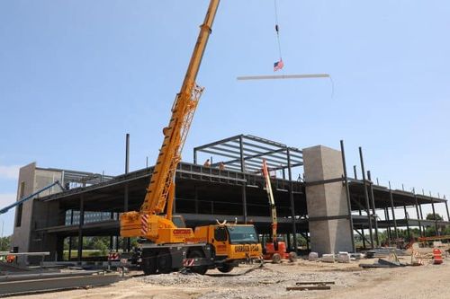 Skender places final steel beam at Schaumburg Outpatient Center