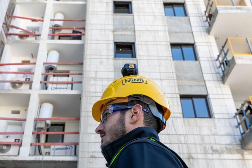 Builders could soon be wearing cameras on their hard hats to gather data that automatically updates project plans