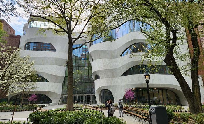 Mind-bending Job to Shape Exposed Shotcrete Structure of Glider's Curvy Ã¢â‚¬ËœCanyon'