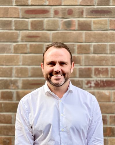 Dr Andrew Burns