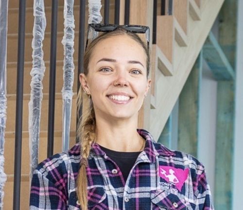 Felicity Pettiford - Sydney Builder Chick 