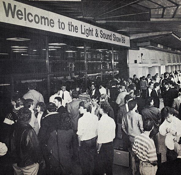 Crowds at the entrance of the Light and Sound Show in 1989
