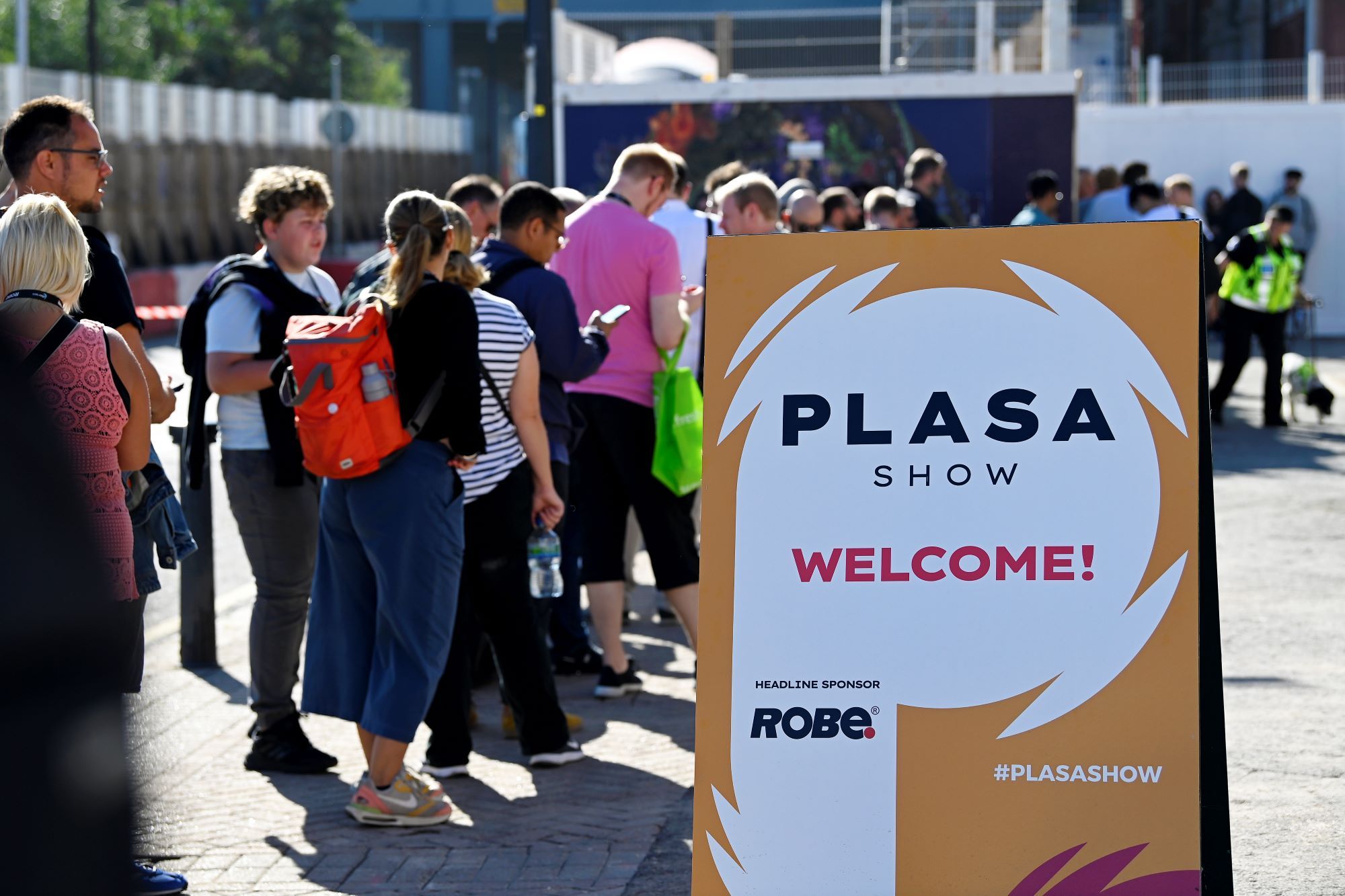 people queing outside to get into plasa show 2023