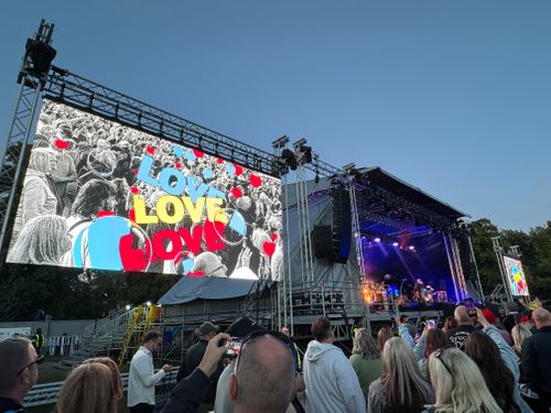 MILOS Goes One Step Beyond:  SEL Live Invests in Custom Keder Tech Sheds for their MR2K Roof System For Madness Headliner in Abbey Park