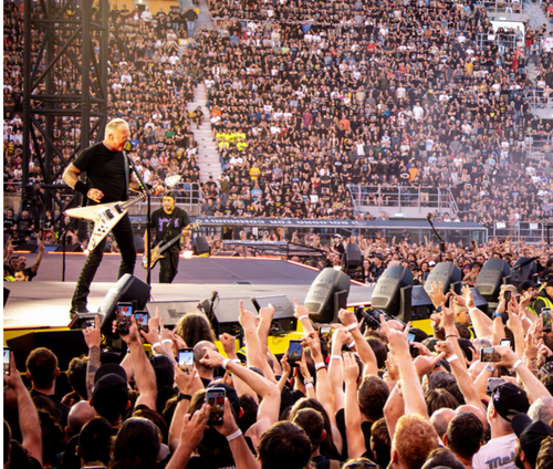 Metallica Keeps an Entire Stadium Connected