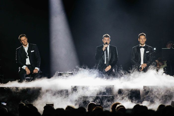 MDG ICE FOG Q HP PROVIDES LOW FOG FOR MOVING TRIBUTE TO IL DIVO’S CARLOS MARÍN