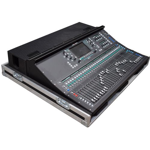 SQ-7 Digital Mixer Flightcase With Dog Box And Castors