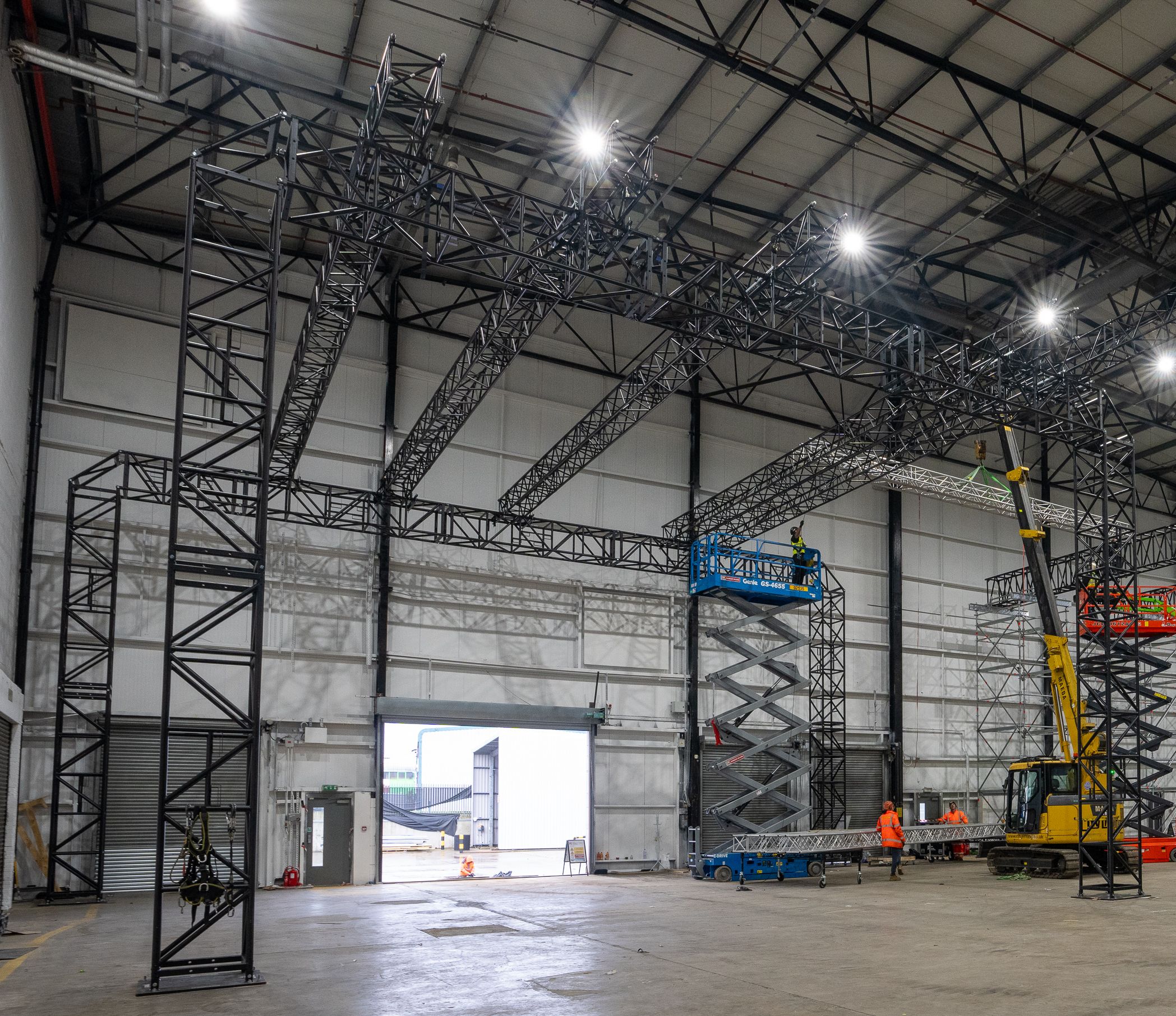 Rigger.co.uk Invests in MILOS S-QTQT 780 Steel Truss to Enhance Rigging Capabilities