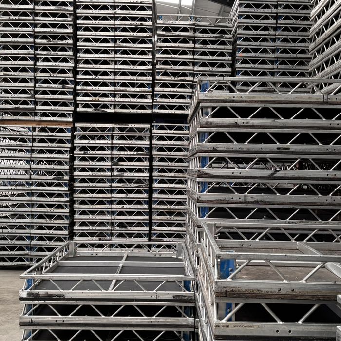 Massive hire stocks of LiteDeck Staging