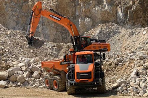 Doosan demo and display new products at Hillhead 2022