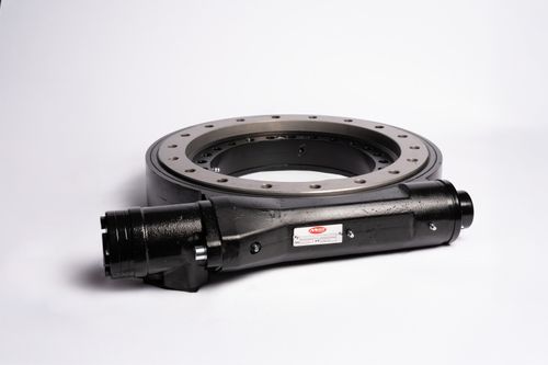 Worm driven slewing drive