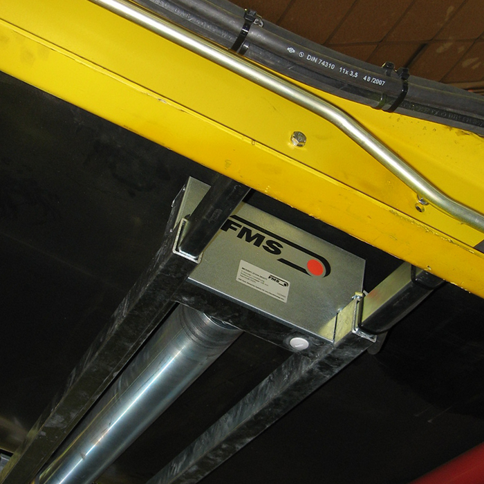 Robust measuring roller for flat conveyor belts