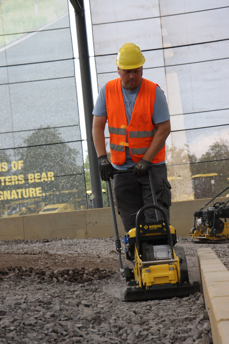 BOMAG's compact electric vibratory plates, versatile in earthworks, asphalt construction and paving.