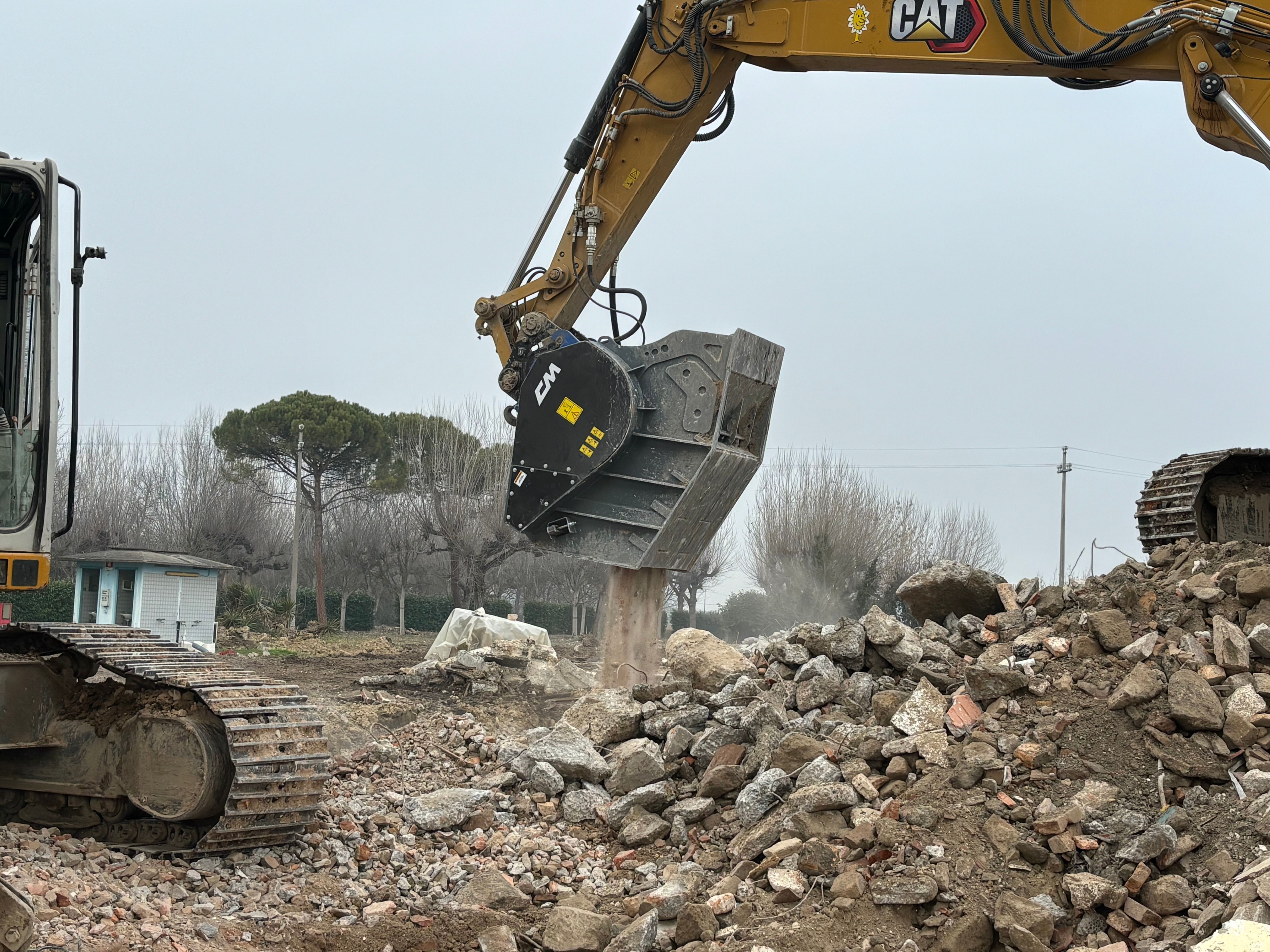 Crusher bucket