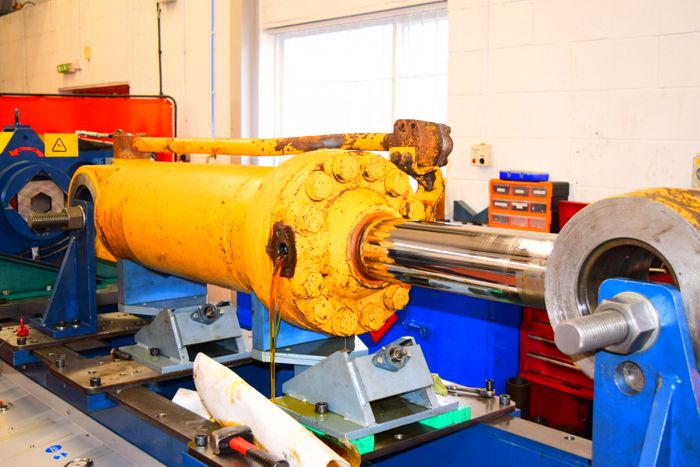 M&R Hydraulics Dedicated Hydraulic Cylinder Workshop & Fabrication Facilities