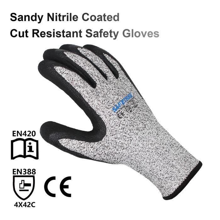 Protective glove against mechanical risks