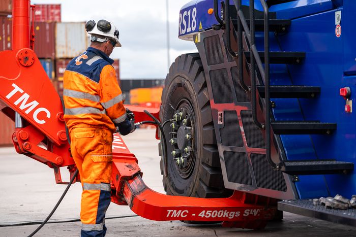 IMI-Certified Earthmover Tyre Technicians