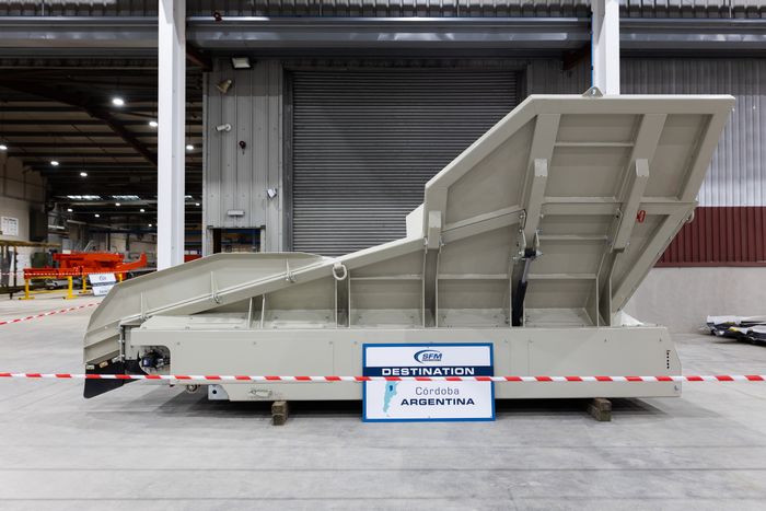 Assembled Apron Feeder