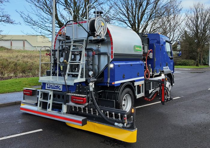 Bond Coat sprayer with Bitumen Joint Sealer