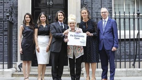 Dame Barbara Windsor and Scott Mitchell stand with Alzheimer’s Society at No.10