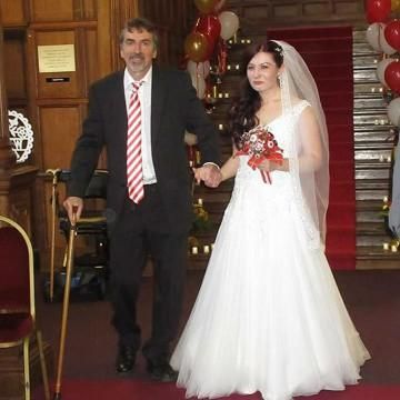 Dad walks his daughter down the aisle thanks to EKHUFT research trial