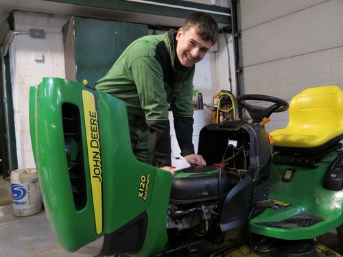A Day in the Life of a John Deere Turf Tech Apprentice
