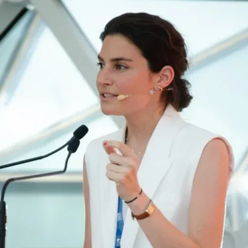 Speaker image for Ana Rovzar