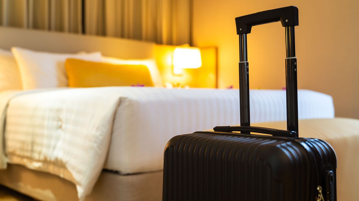 luggage hotel travel