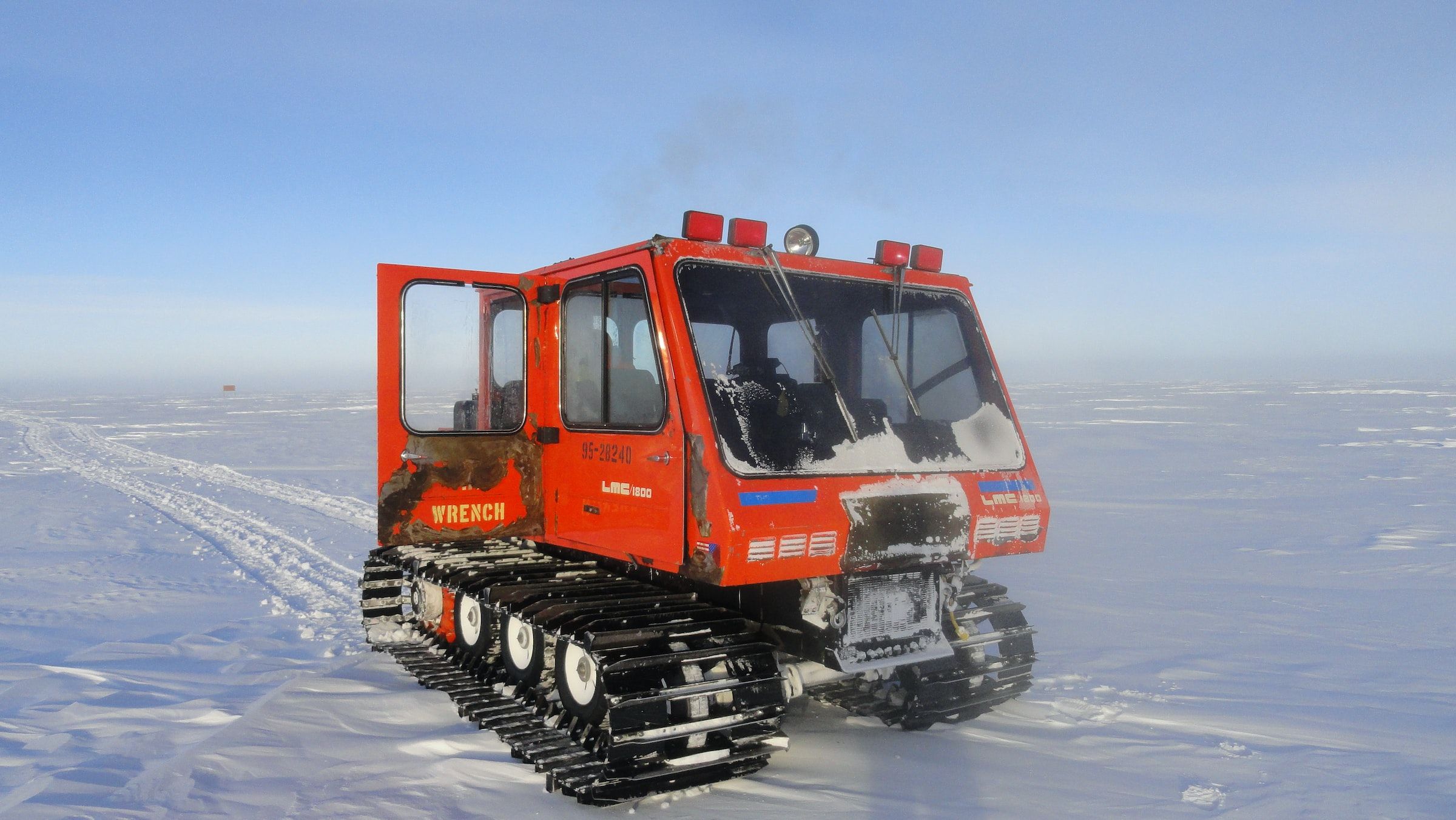 Snow vehicle