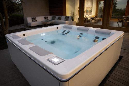 Unique spa experiences with hot tubs from Villeroy & Boch