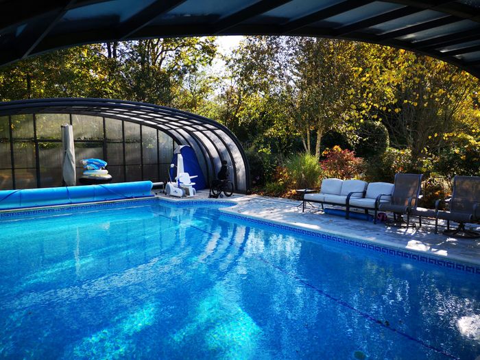 LAGUNA progress pool enclosure